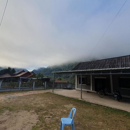 Khounxok Guesthouse Nong Khiaw ภายนอก รูปภาพ