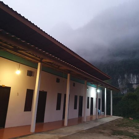 Khounxok Guesthouse Nong Khiaw ภายนอก รูปภาพ