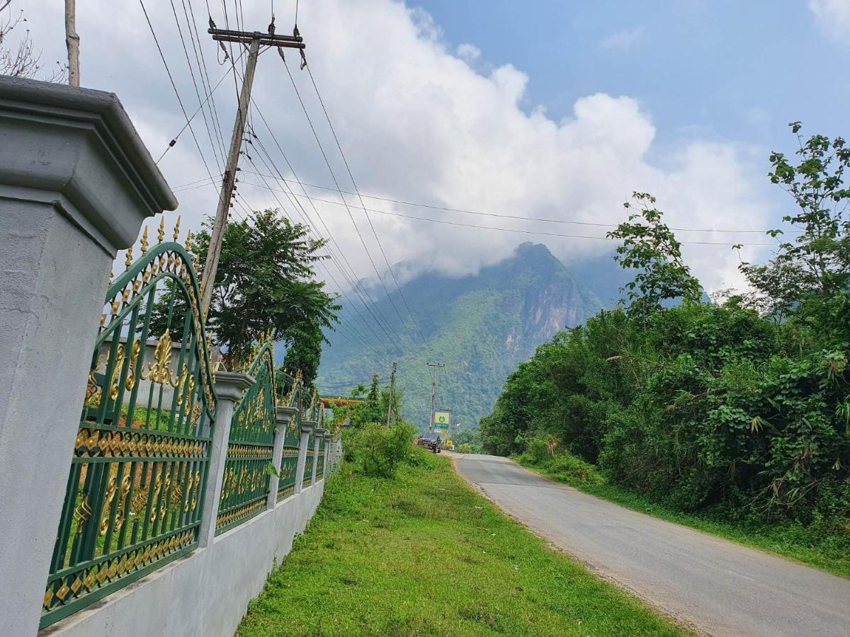 Khounxok Guesthouse Nong Khiaw ภายนอก รูปภาพ