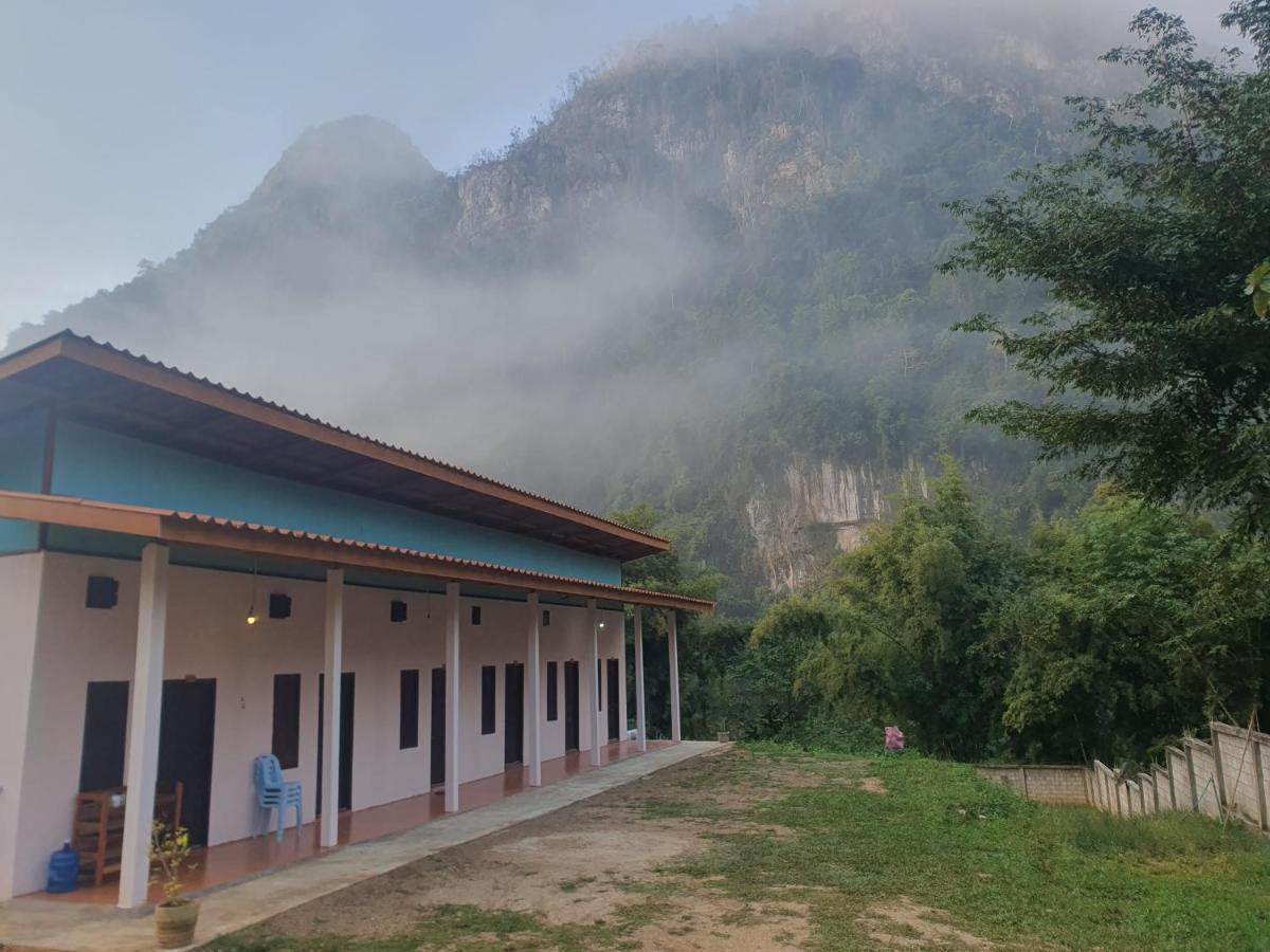 Khounxok Guesthouse Nong Khiaw ภายนอก รูปภาพ