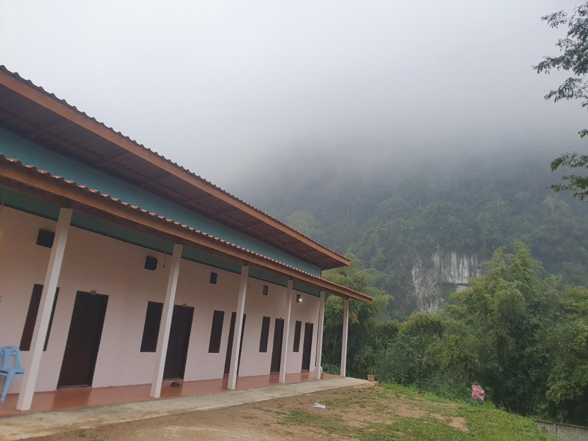 Khounxok Guesthouse Nong Khiaw ภายนอก รูปภาพ