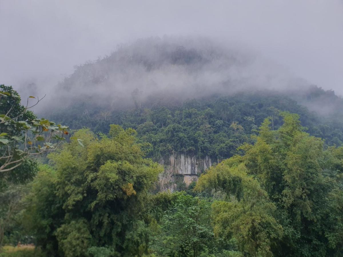 Khounxok Guesthouse Nong Khiaw ภายนอก รูปภาพ