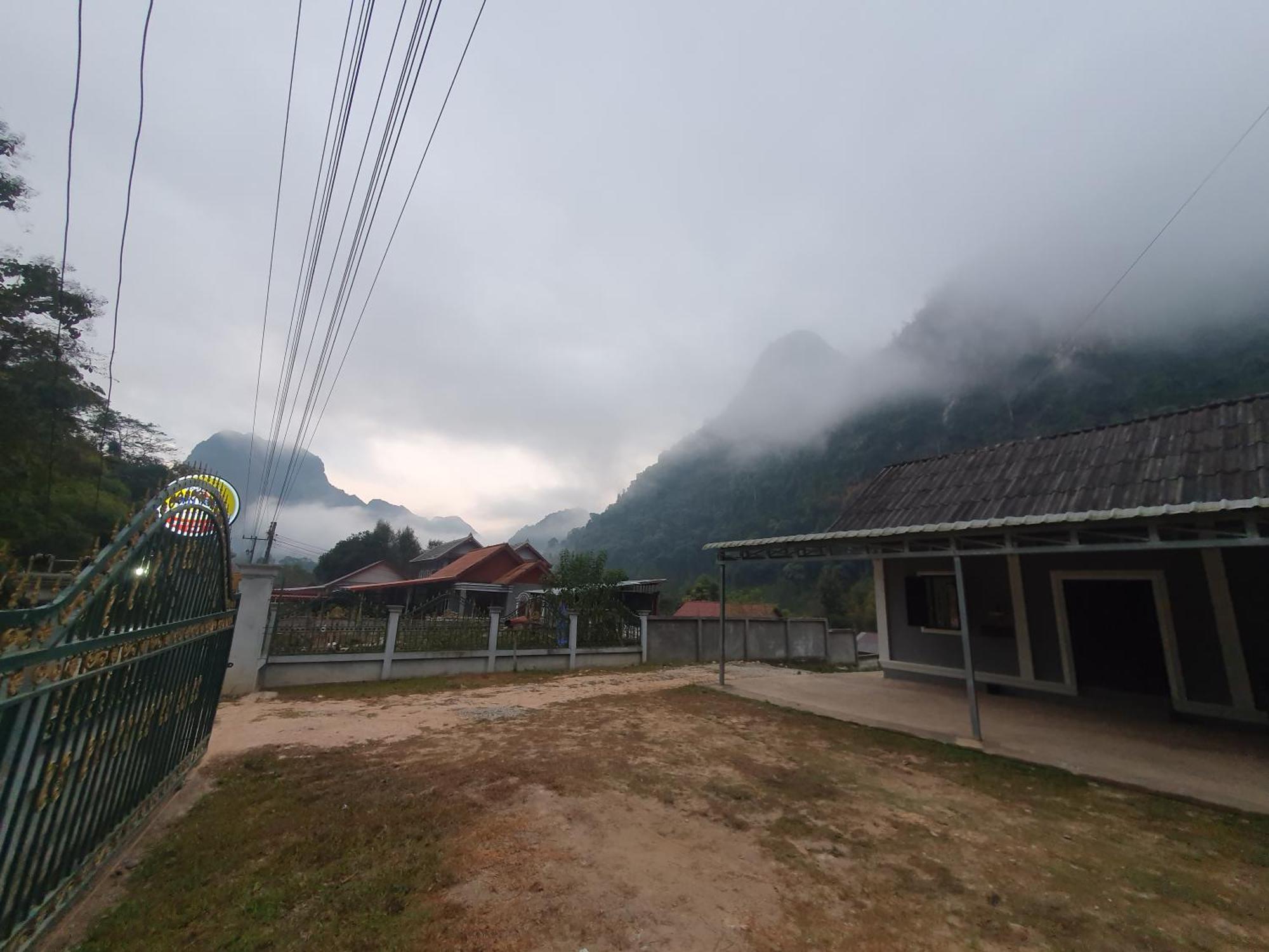 Khounxok Guesthouse Nong Khiaw ภายนอก รูปภาพ